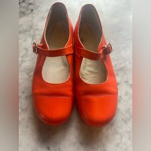 La Coqueta Mary Janes, little girl size 32. Orange. Some scuffs